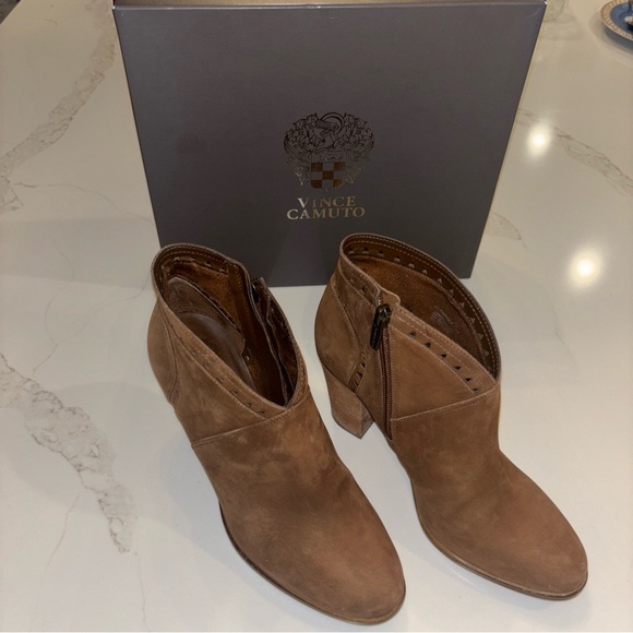 Vince Camuto VC-Fritan Brown Stacked Heel Boots - Picture 11 of 12